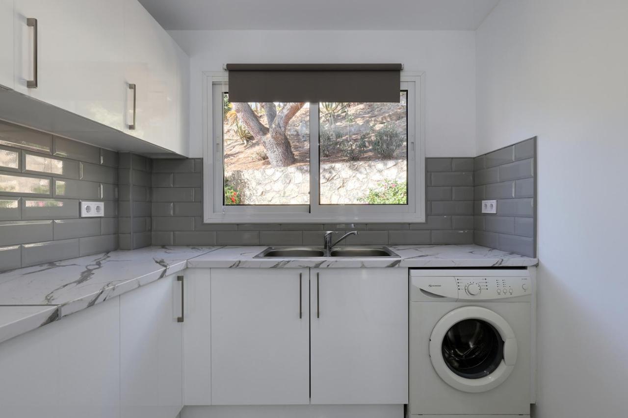 Quaint 2 Bedroom Townhouse With Pool Close To Sea! เบนัลมาเดนา ภายนอก รูปภาพ