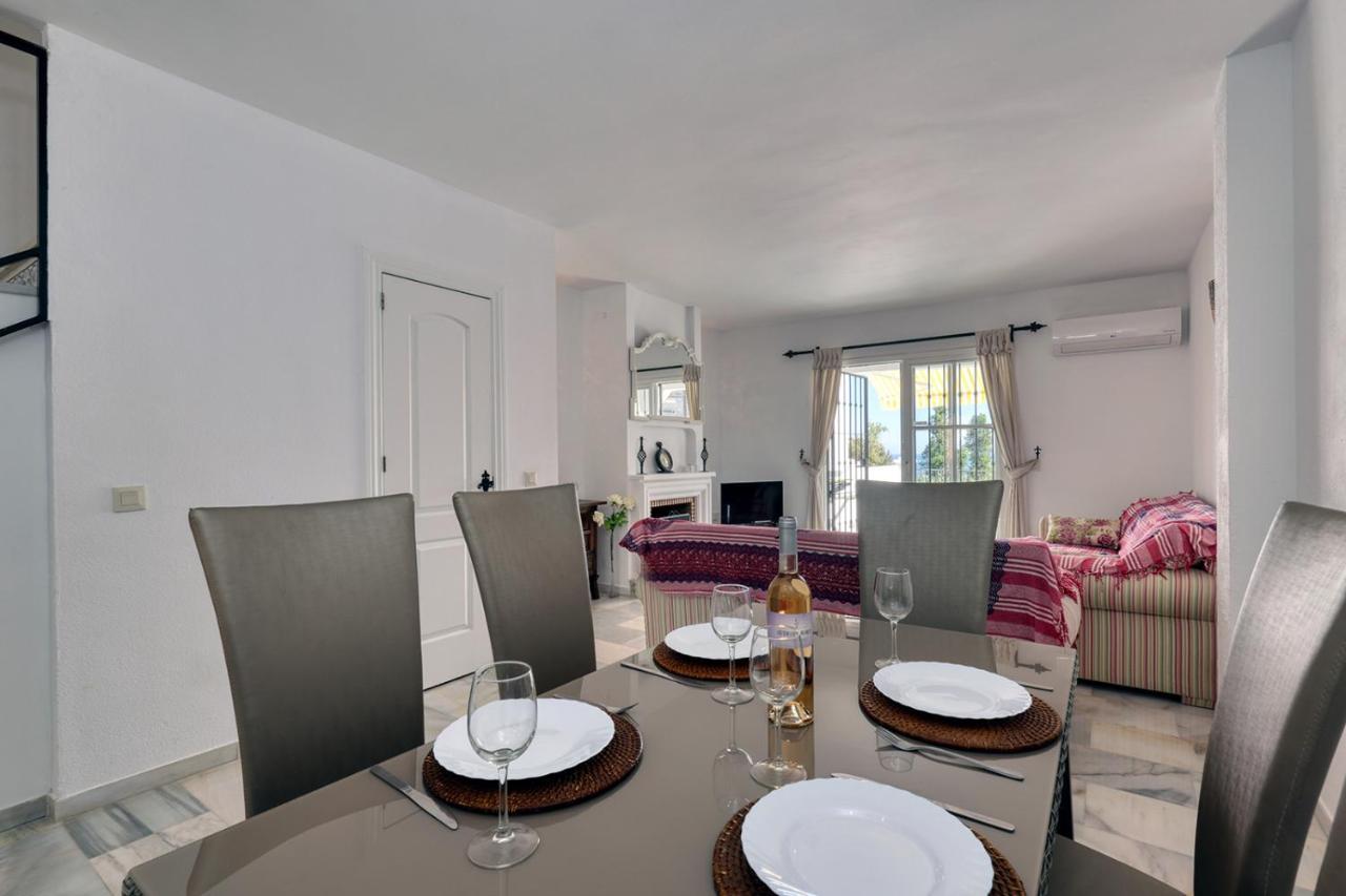 Quaint 2 Bedroom Townhouse With Pool Close To Sea! เบนัลมาเดนา ภายนอก รูปภาพ